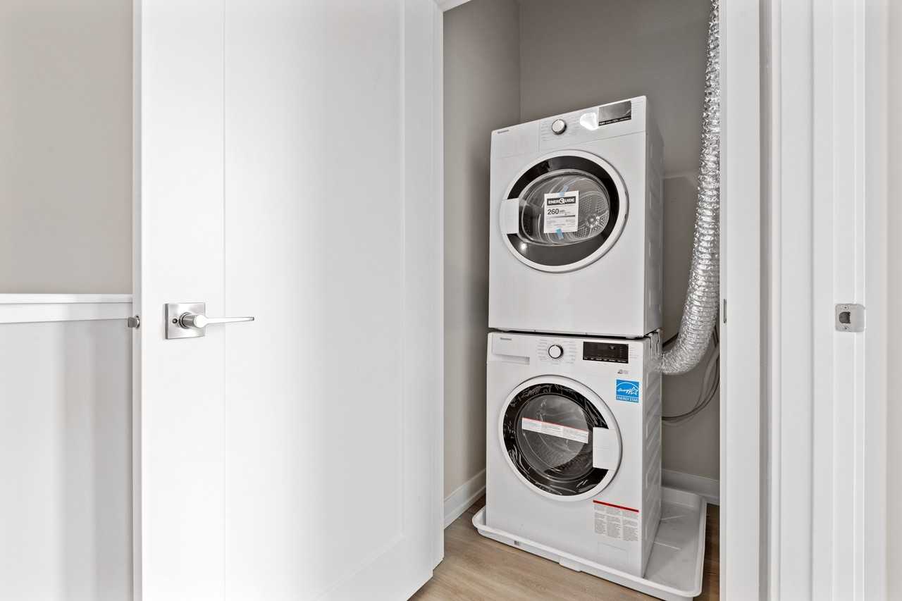 Longfields Square 2 - Photo 7 of 9