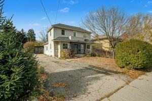 featured image of 553 Lancaster St W