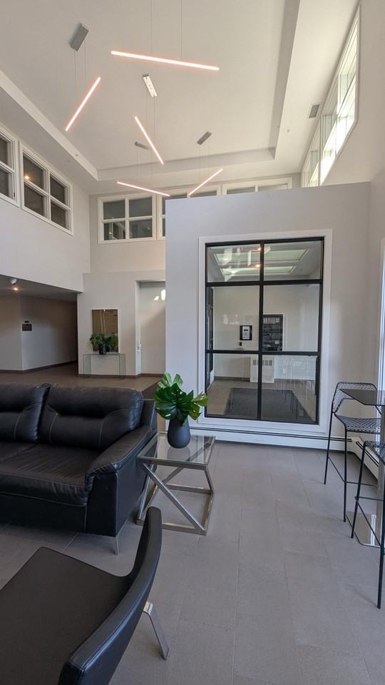 Greyson - Photo 6 of 12