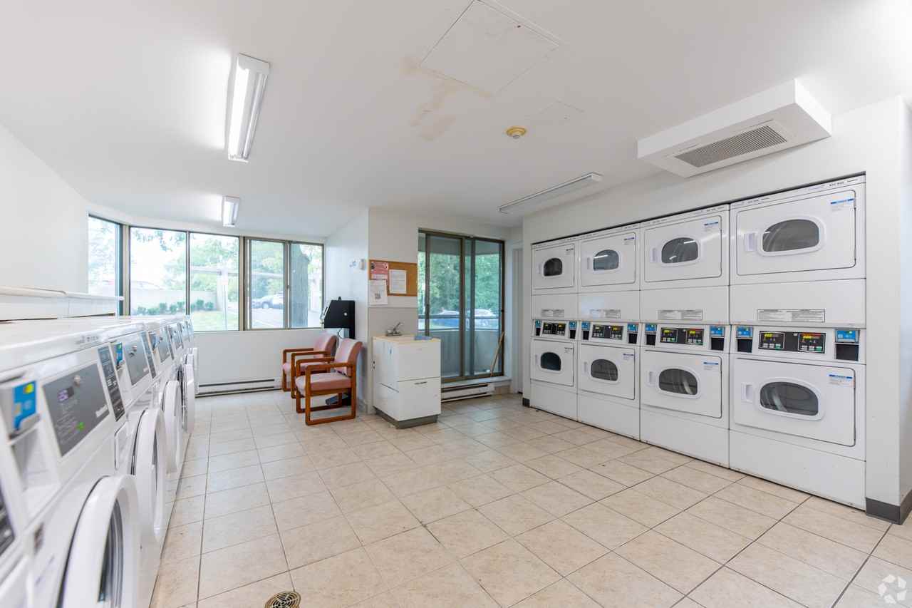 Highview Glen - Photo 3 of 17