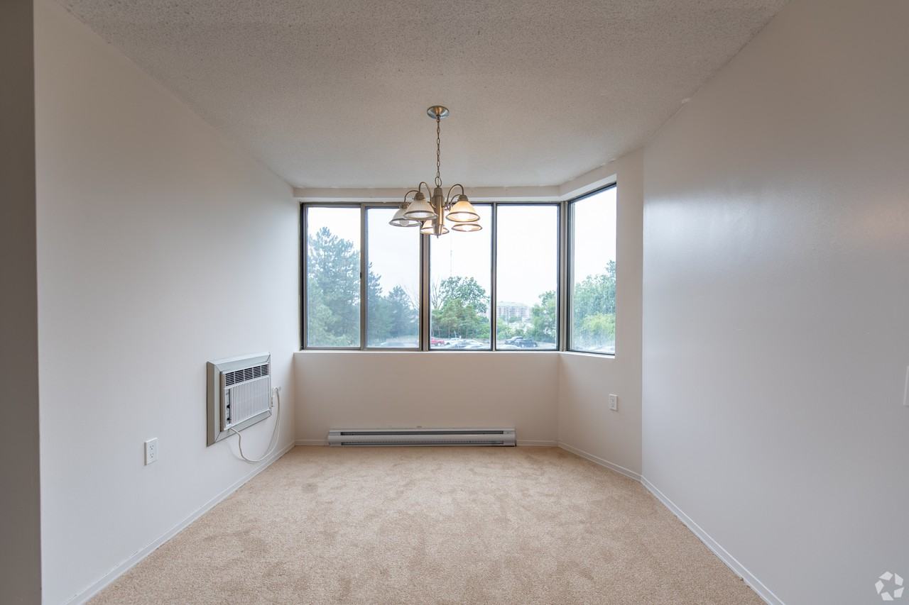 Highview Glen - Photo 7 of 17