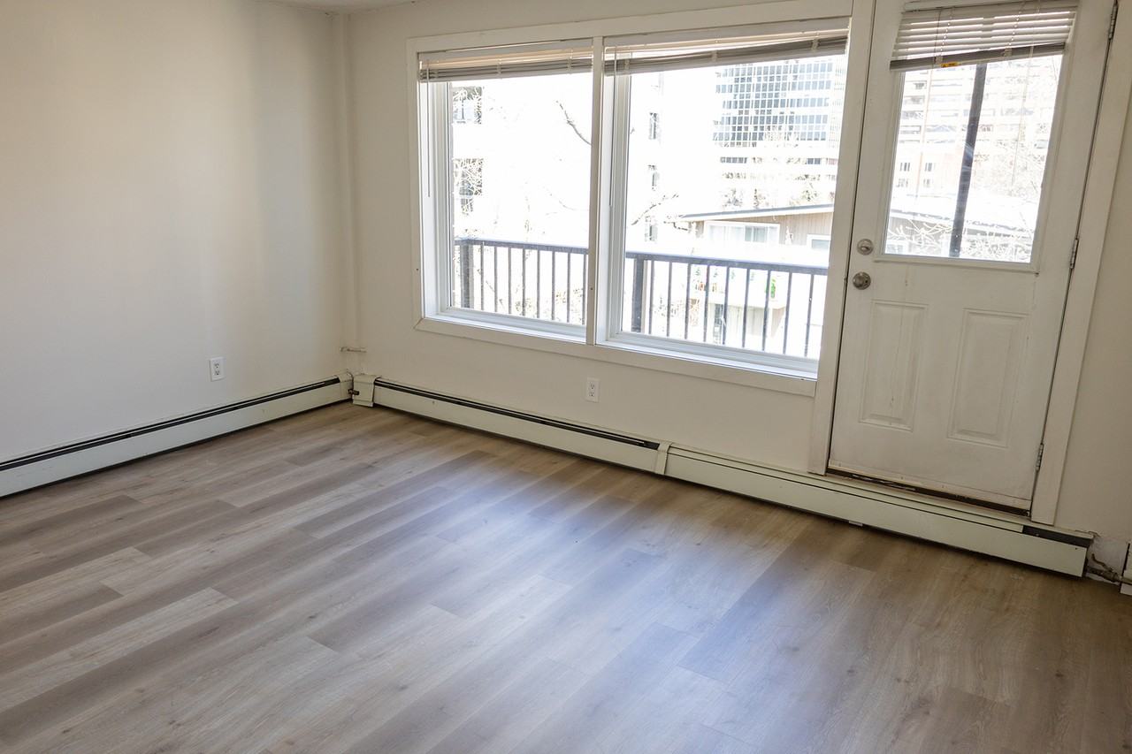 Merante Manor - Photo 7 of 12