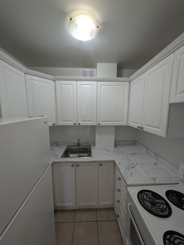 Heathmuir Tower at 450 Walmer Road - Photo 5 of 50