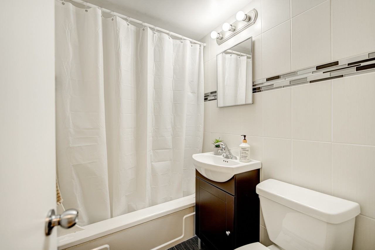 ROYAL-URBAIN - Photo 7 of 42