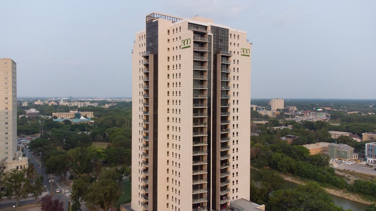 300 Assiniboine - Photo 2 of 50