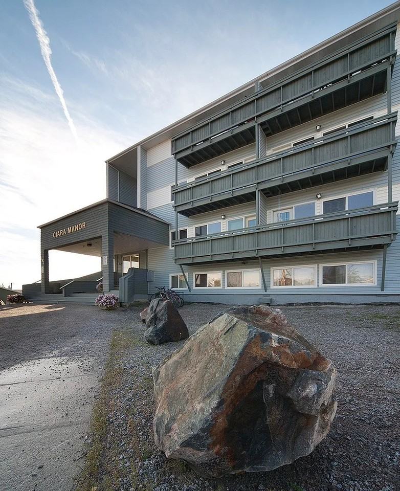 Ciara Manor - Photo 2 of 8