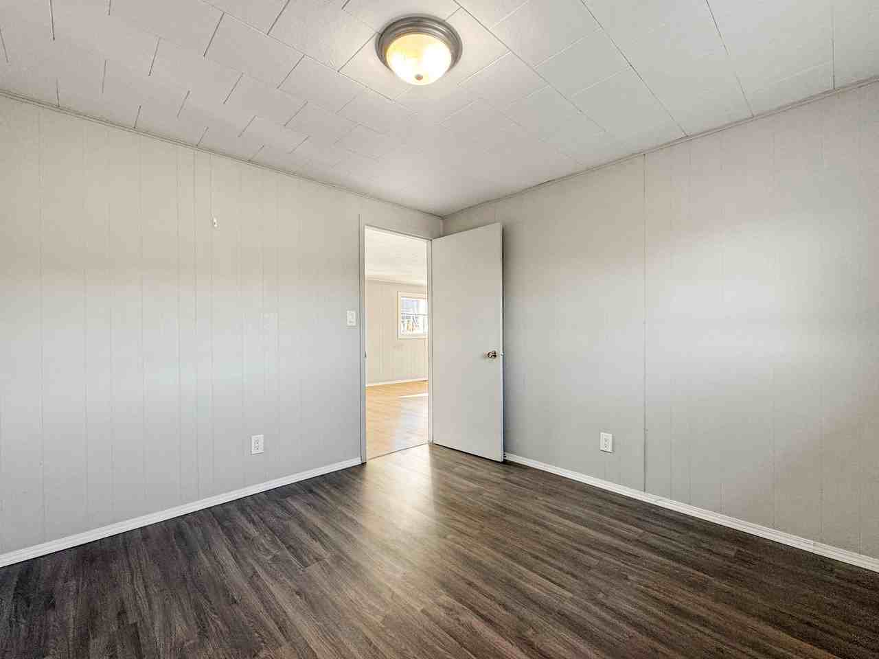 22609 9 Avenue - Photo 7 of 32