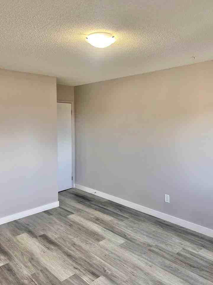 Leslie Ann Manor - Photo 7 of 11