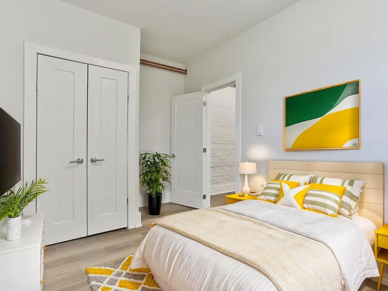 915 St Clair Avenue West - Photo 6 of 12