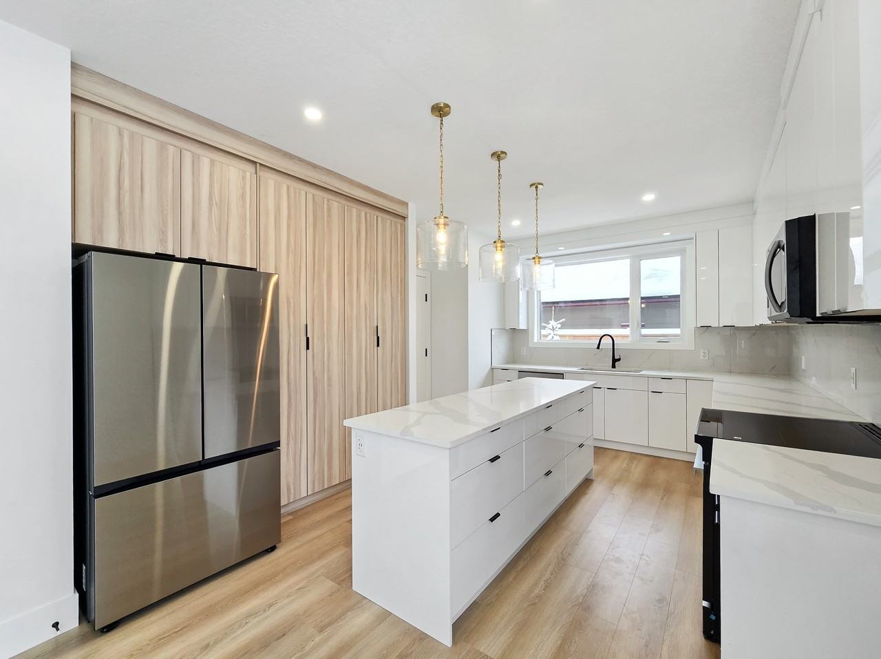 1902 Grand Oaks Dr Sw - Photo 2 of 48