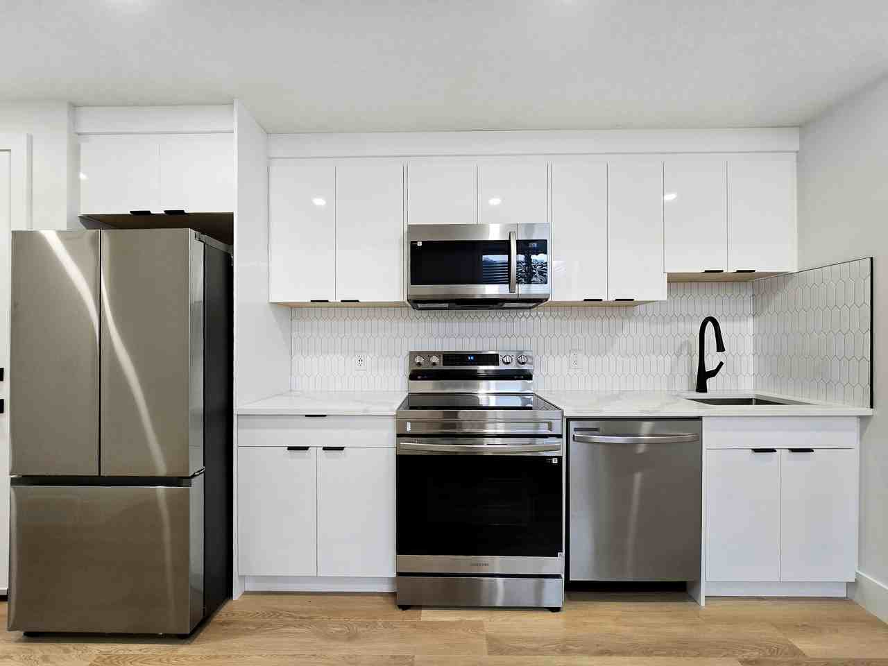 4100 17 Avenue Southwest - Photo 2 of 12