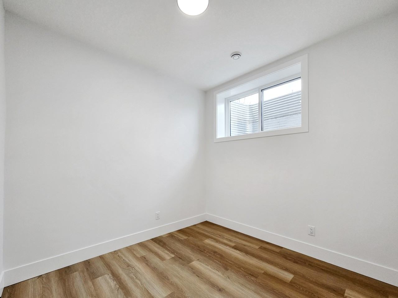 4100 17 Avenue Southwest - Photo 5 of 12