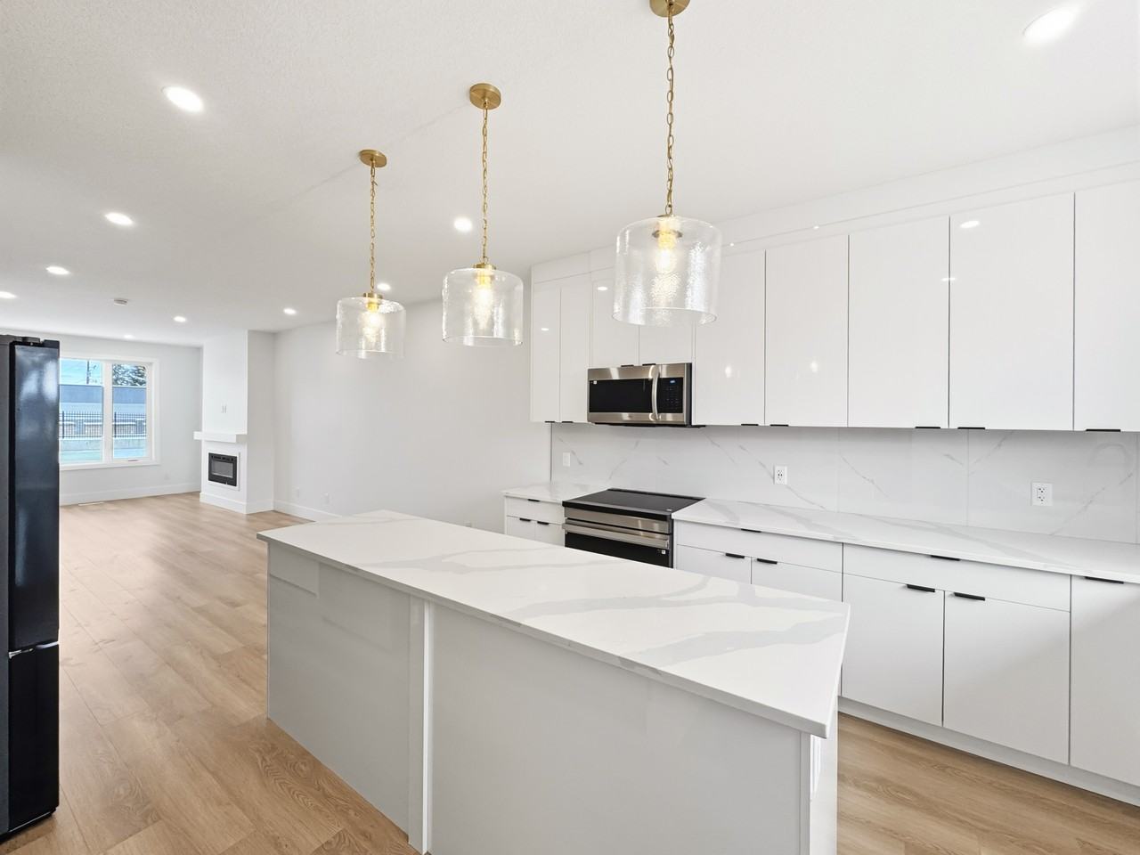 4125 17 Ave Sw - Photo 2 of 50