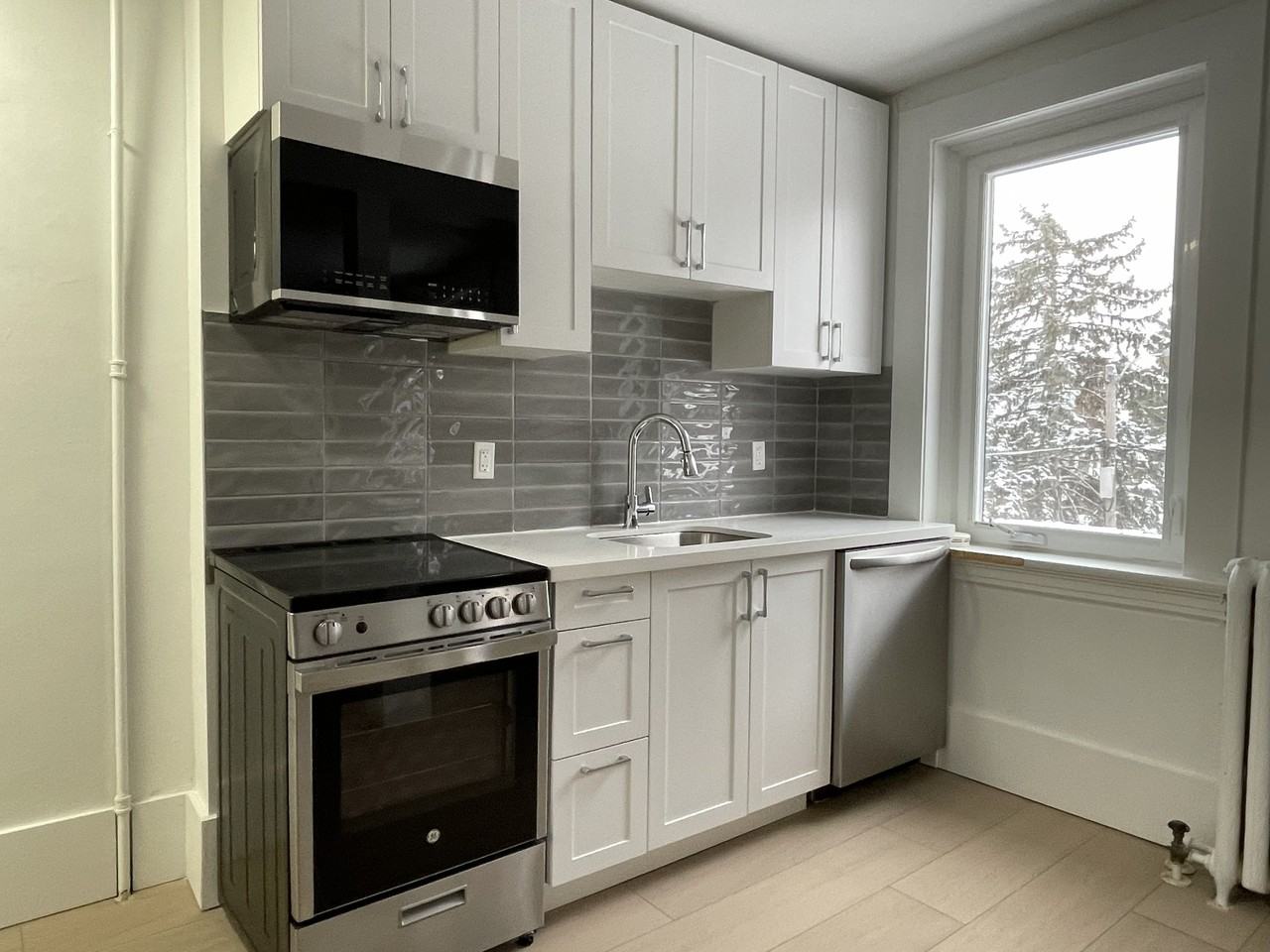 310 Roncesvalles Avenue - Photo 2 of 10