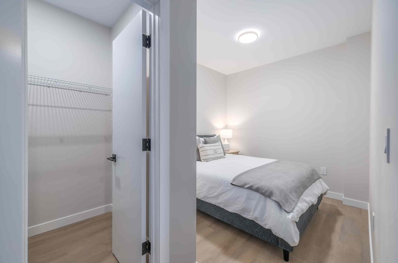 333 Wardlaw Avenue - Photo 2 of 50