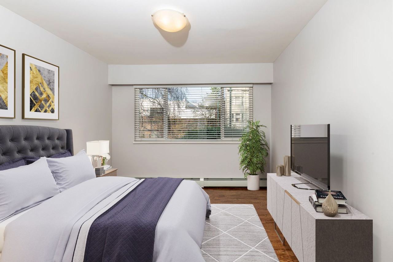 Dundas - Photo 5 of 24