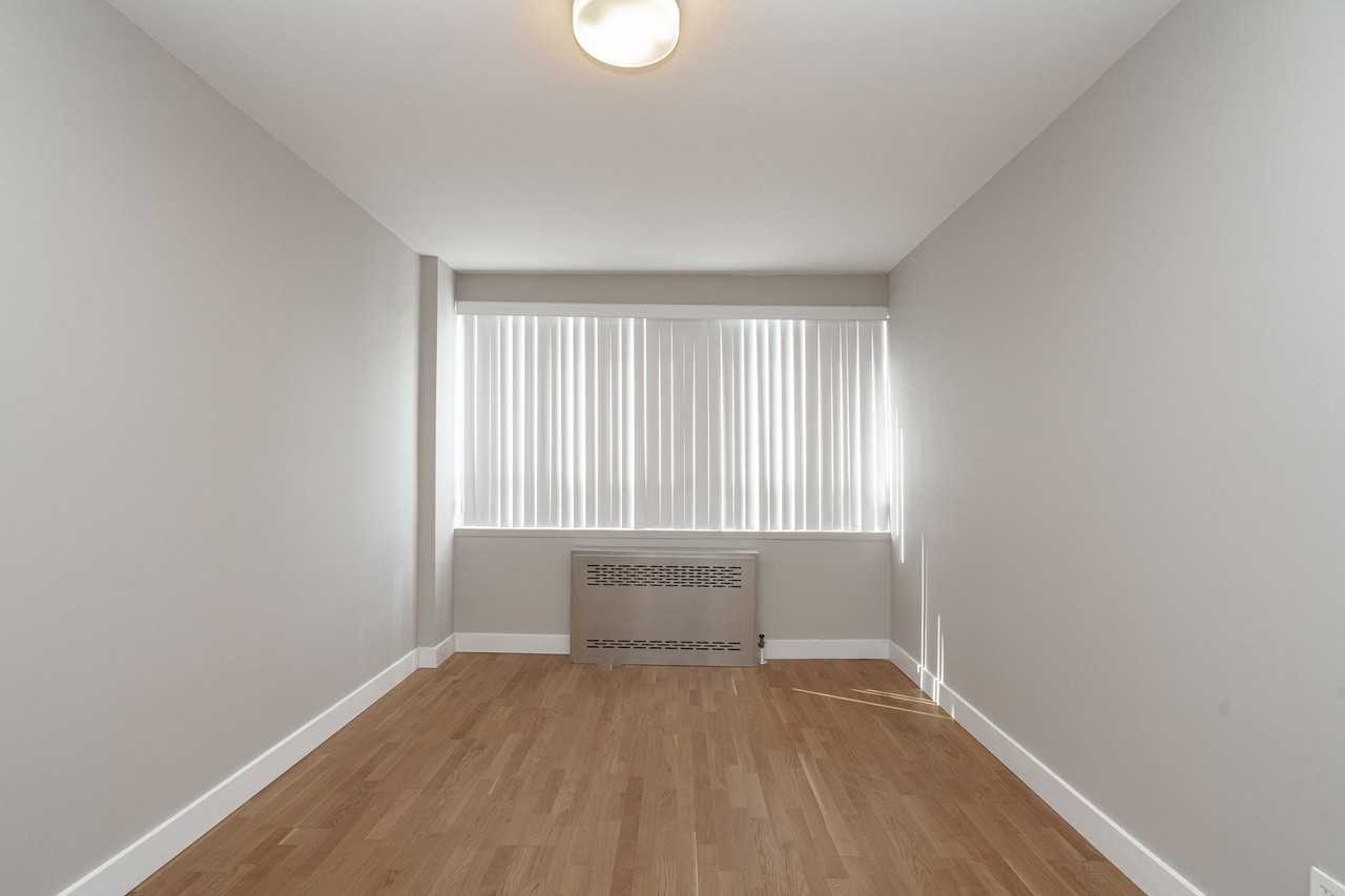 77 Spencer Avenue - Photo 6 of 12