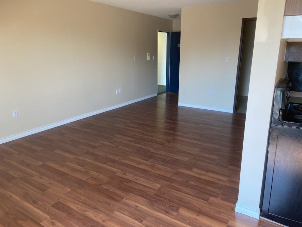 Willowbend Apartment - Photo 3 of 9