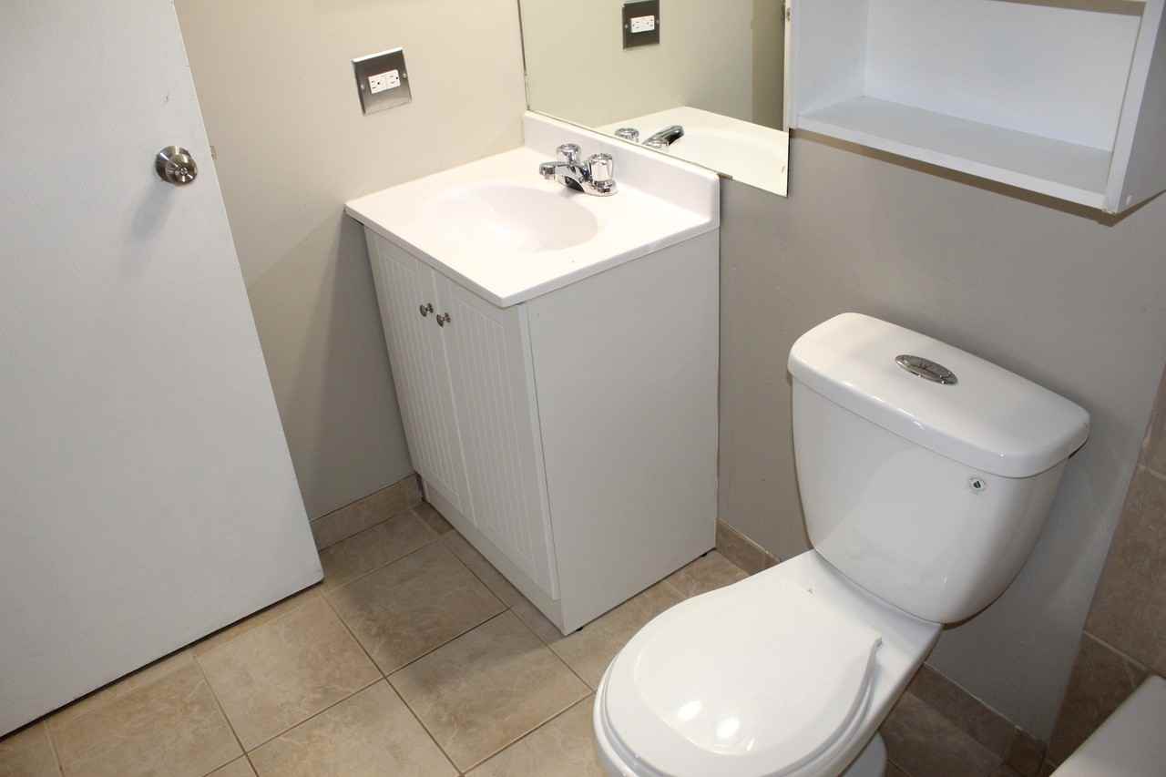 Floyd Manor - Photo 5 of 16