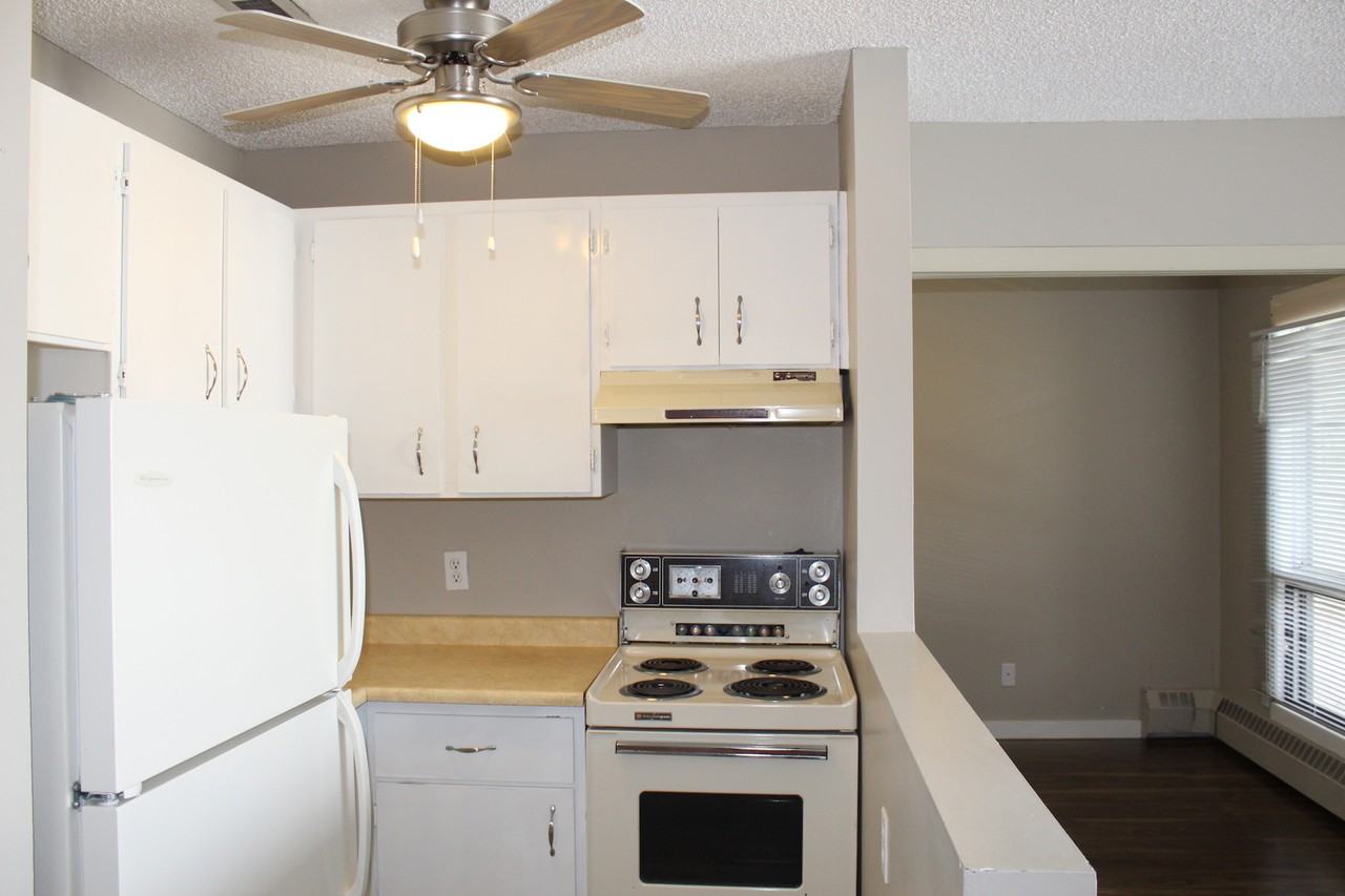 Floyd Manor - Photo 6 of 16