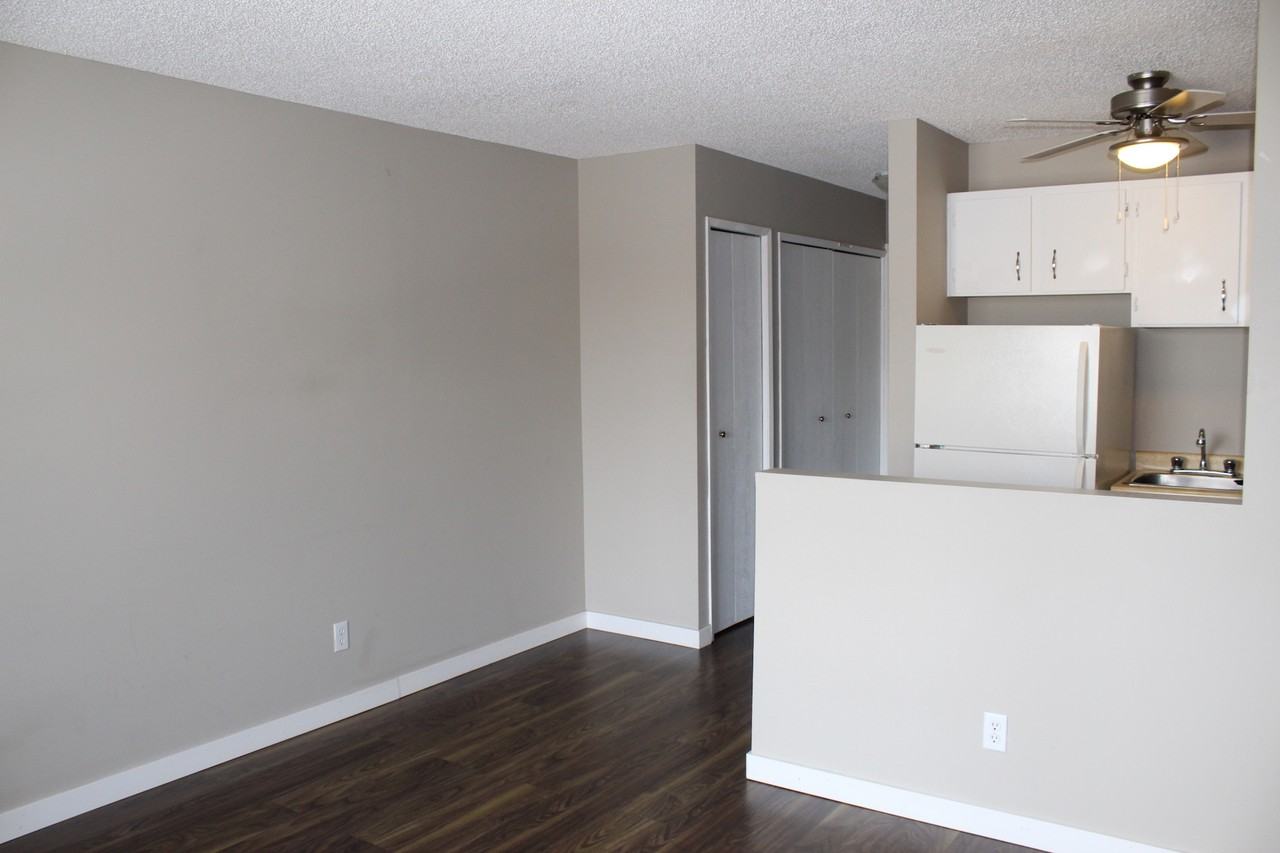 Floyd Manor - Photo 7 of 16