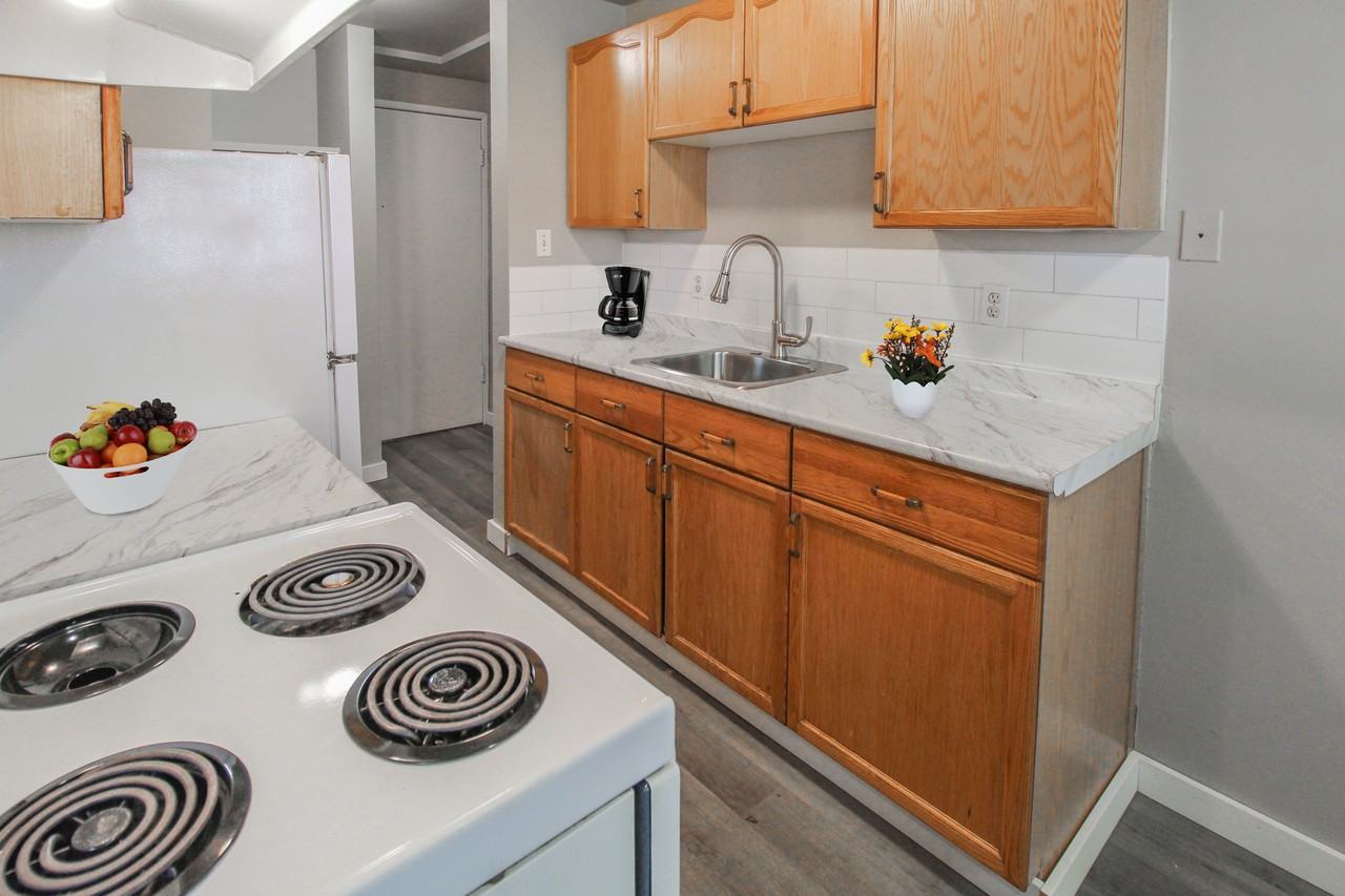 Rockcliffe Manor - Photo 5 of 7