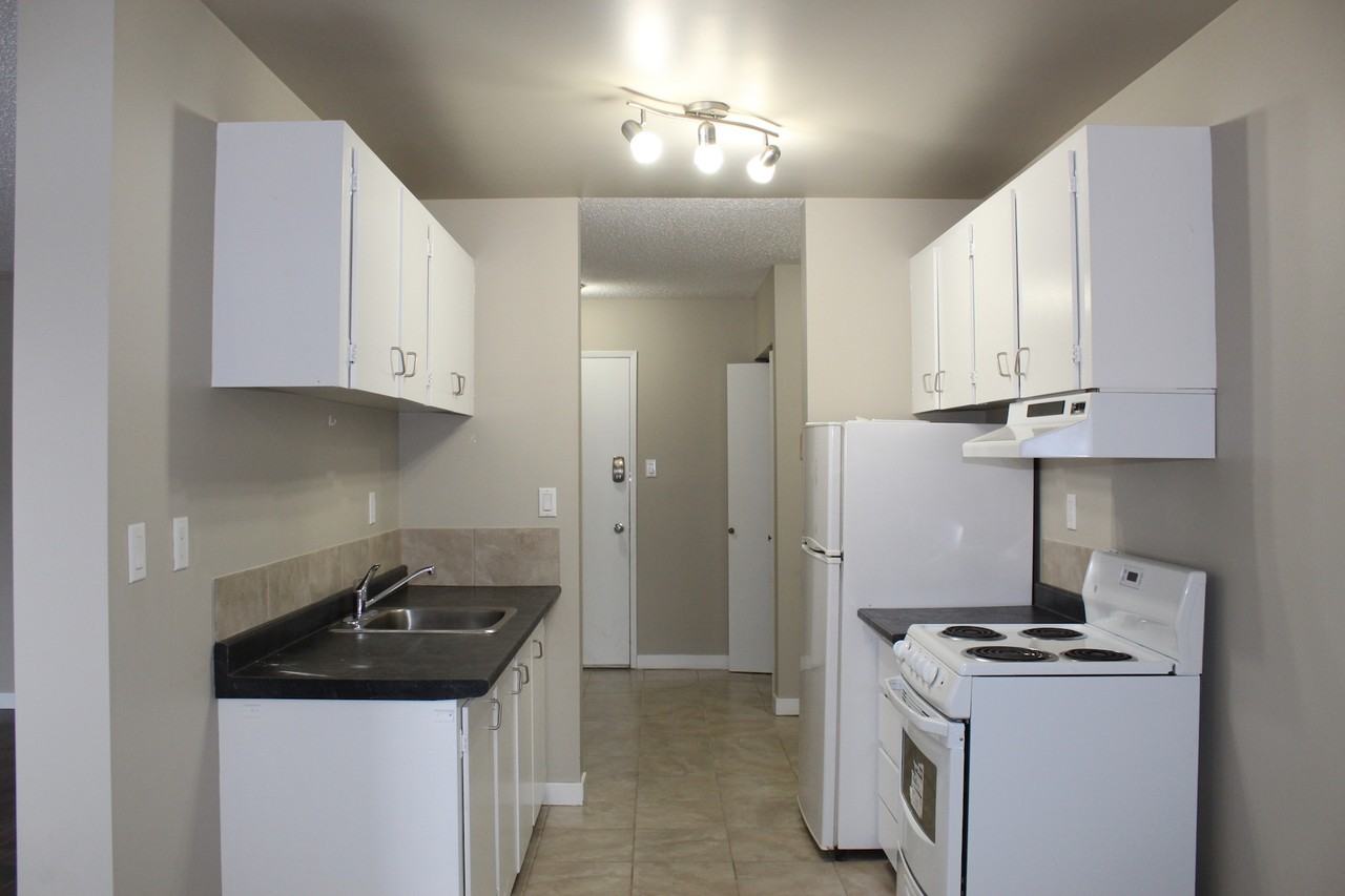 Shirley Manor - Photo 2 of 9