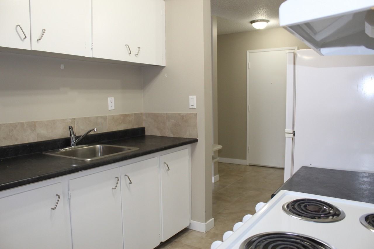 Shirley Manor - Photo 5 of 9