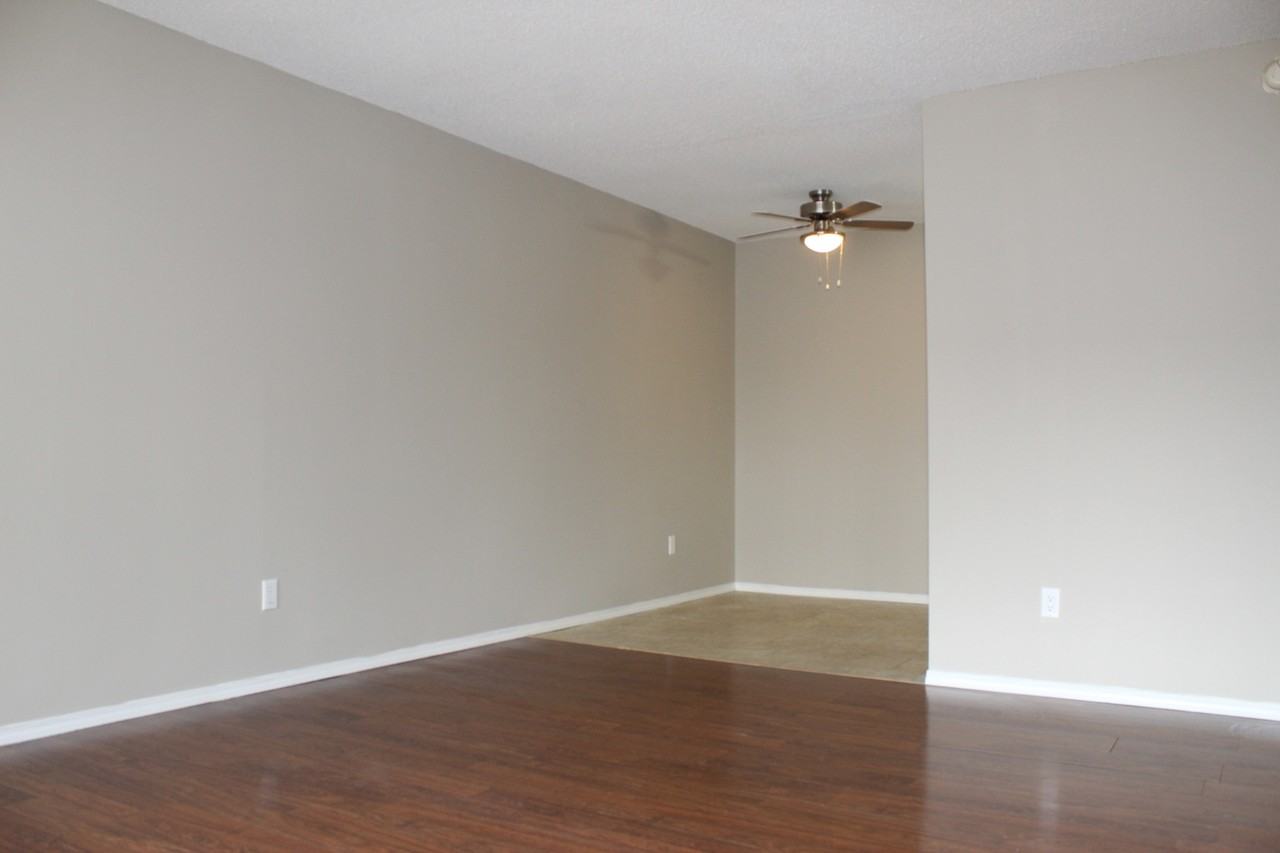 Marcus Manor - Photo 5 of 11