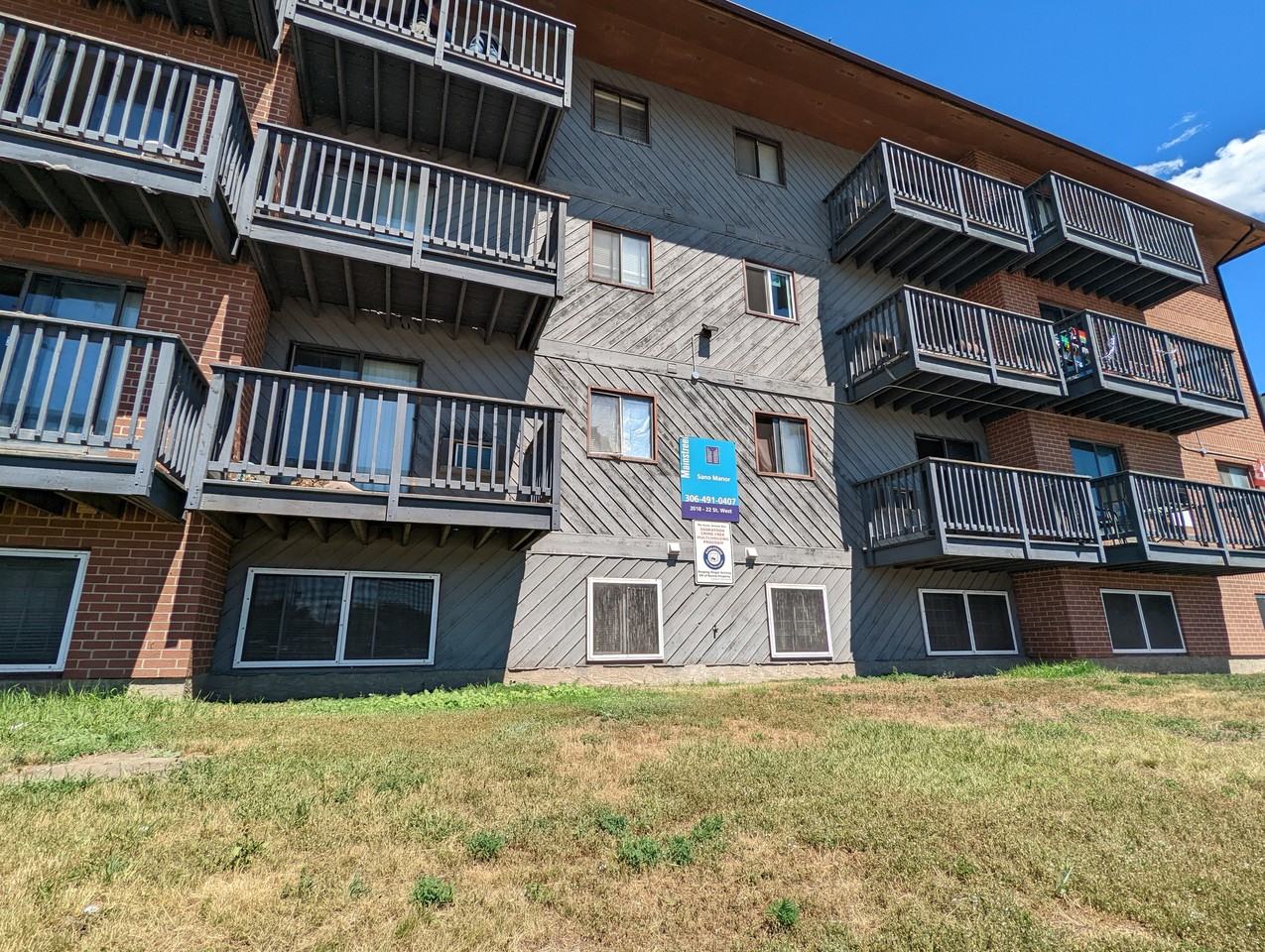 Sano Manor - Photo 2 of 15