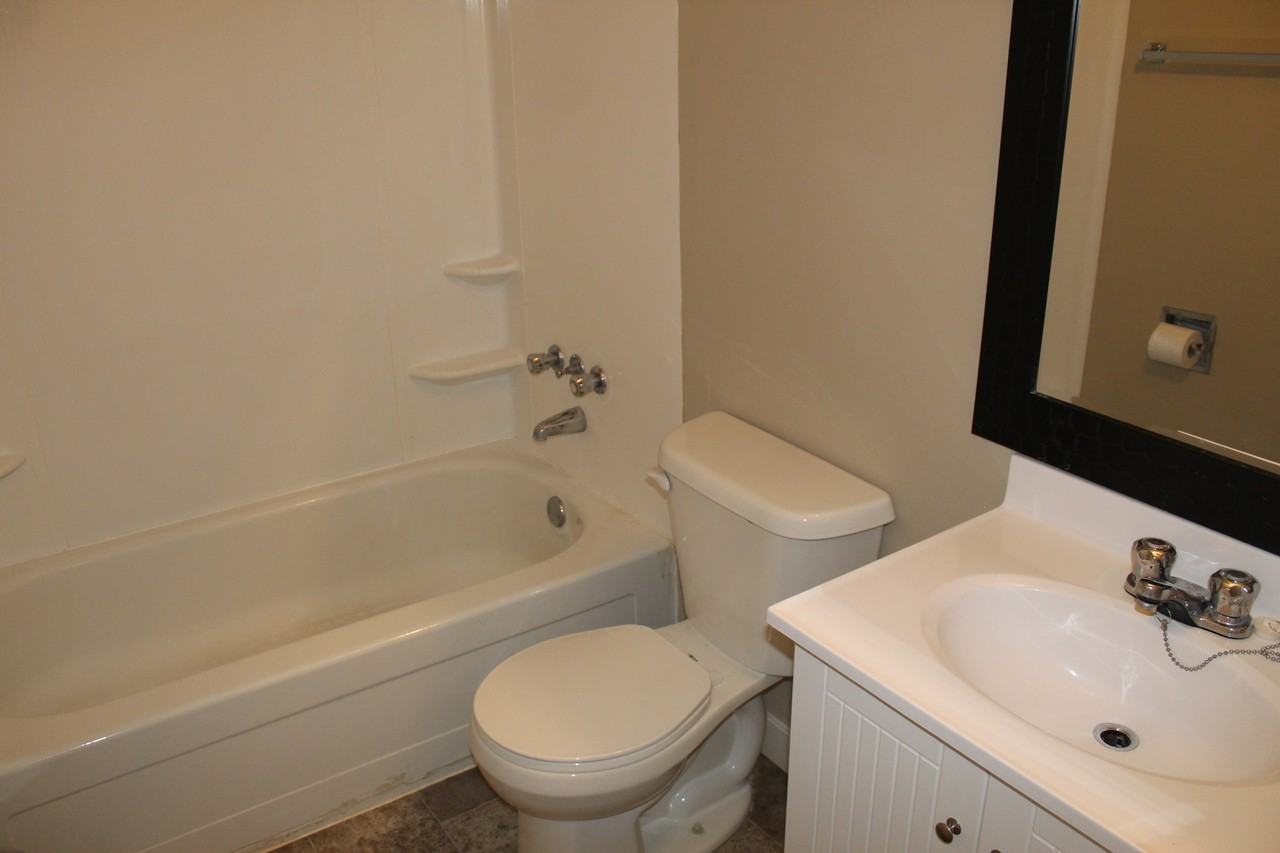 Nessa Manor - Photo 7 of 11