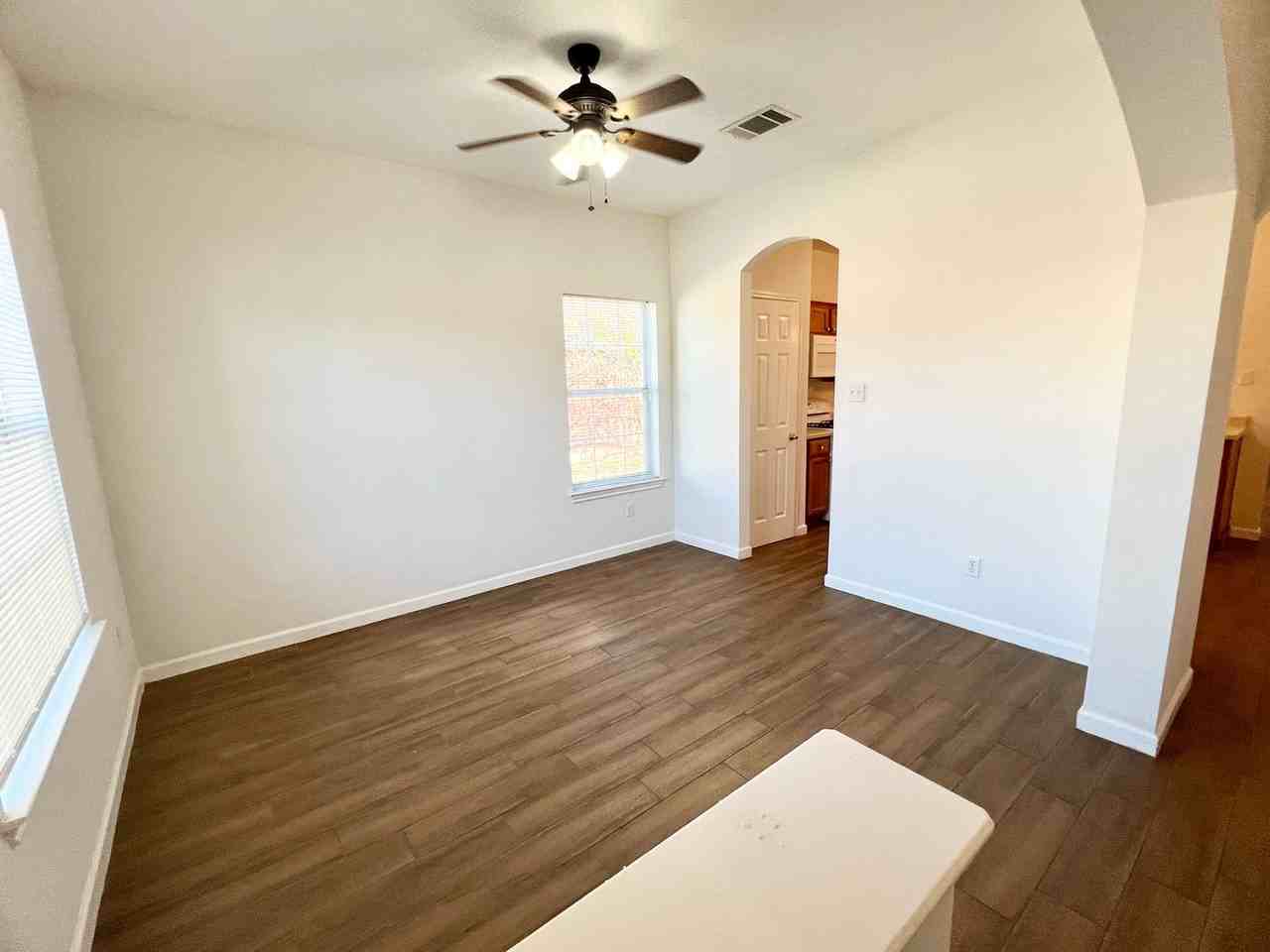 804 Northcreek Blvd - Photo 2 of 16