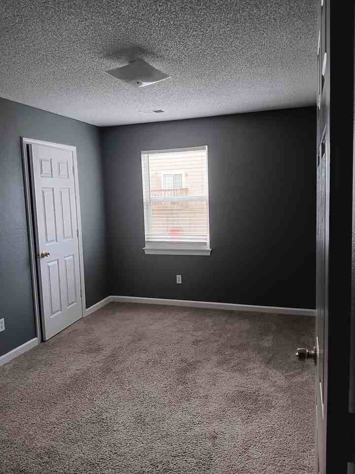 208 Ne Cedar Ct - Photo 7 of 17