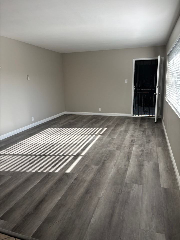 10247 La Reina Ave - Photo 3 of 10