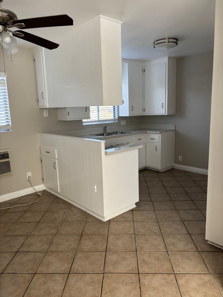 10247 La Reina Ave - Photo 4 of 10