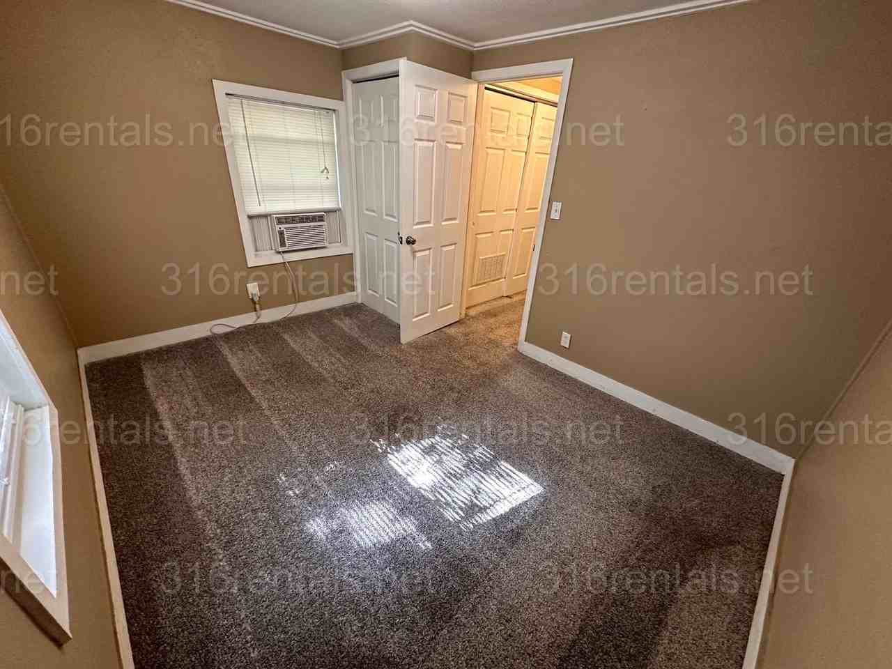 740 W Hendryx St - Photo 5 of 9