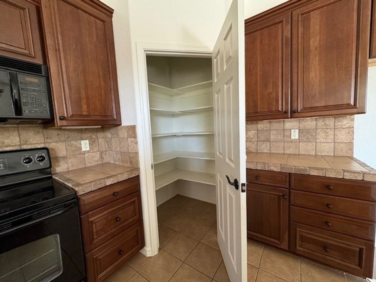 2806 Fort Mojave Dr - Photo 5 of 41