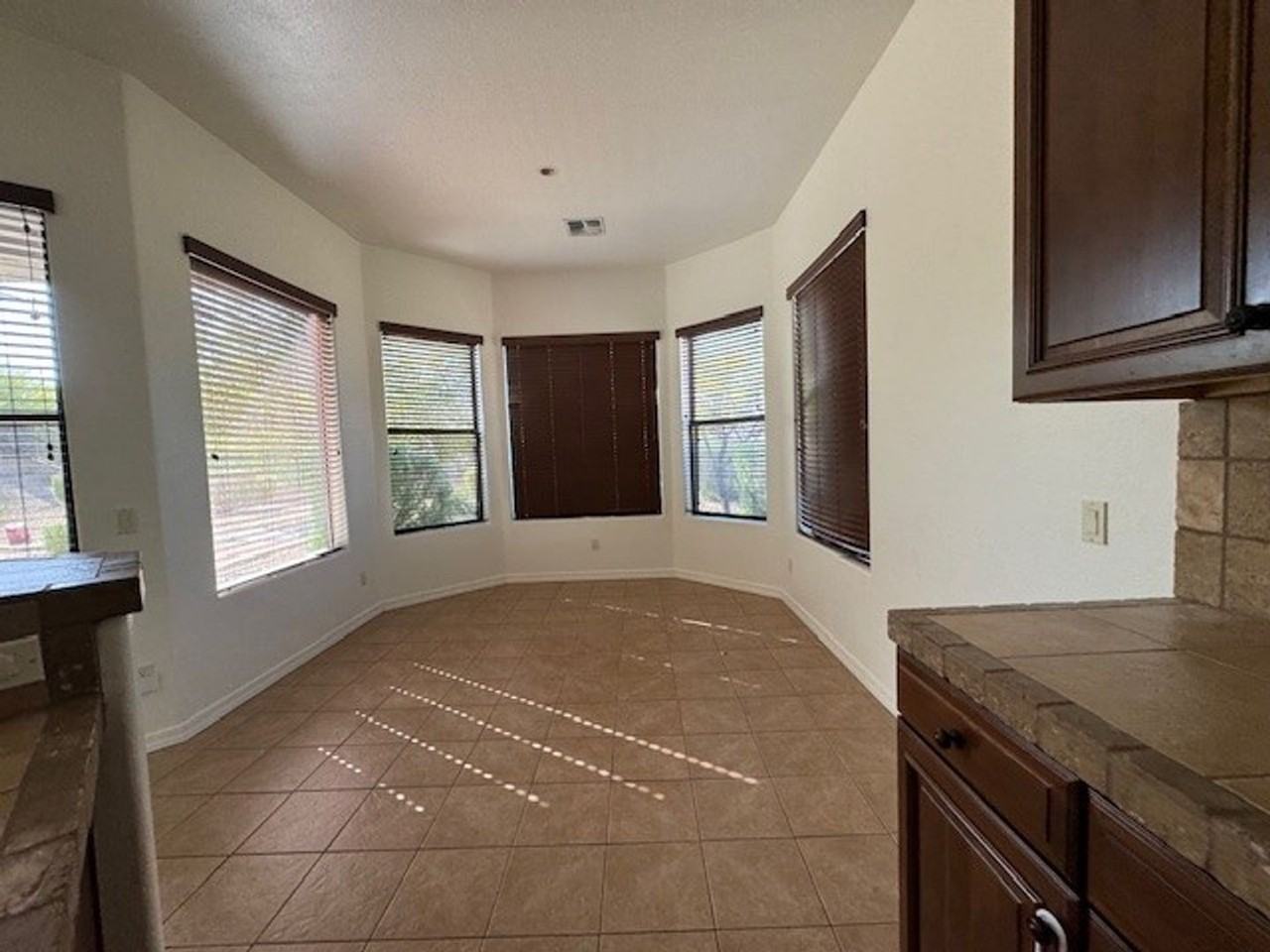 2806 Fort Mojave Dr - Photo 7 of 41