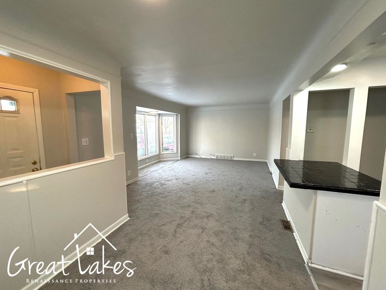 24519 Lambrecht Ave - Photo 7 of 12