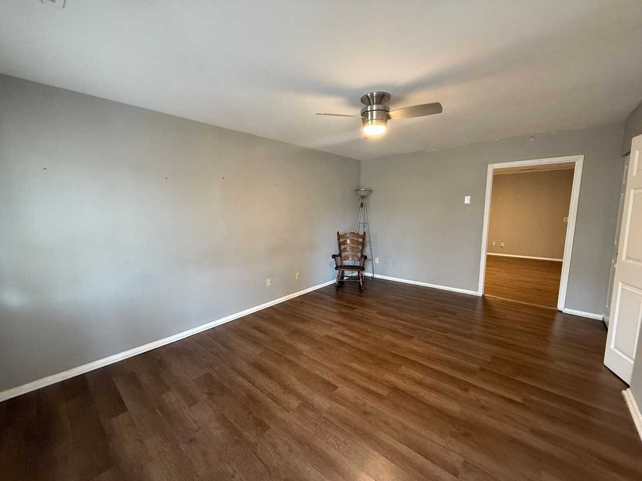 2906 Navajo Ave - Photo 3 of 11