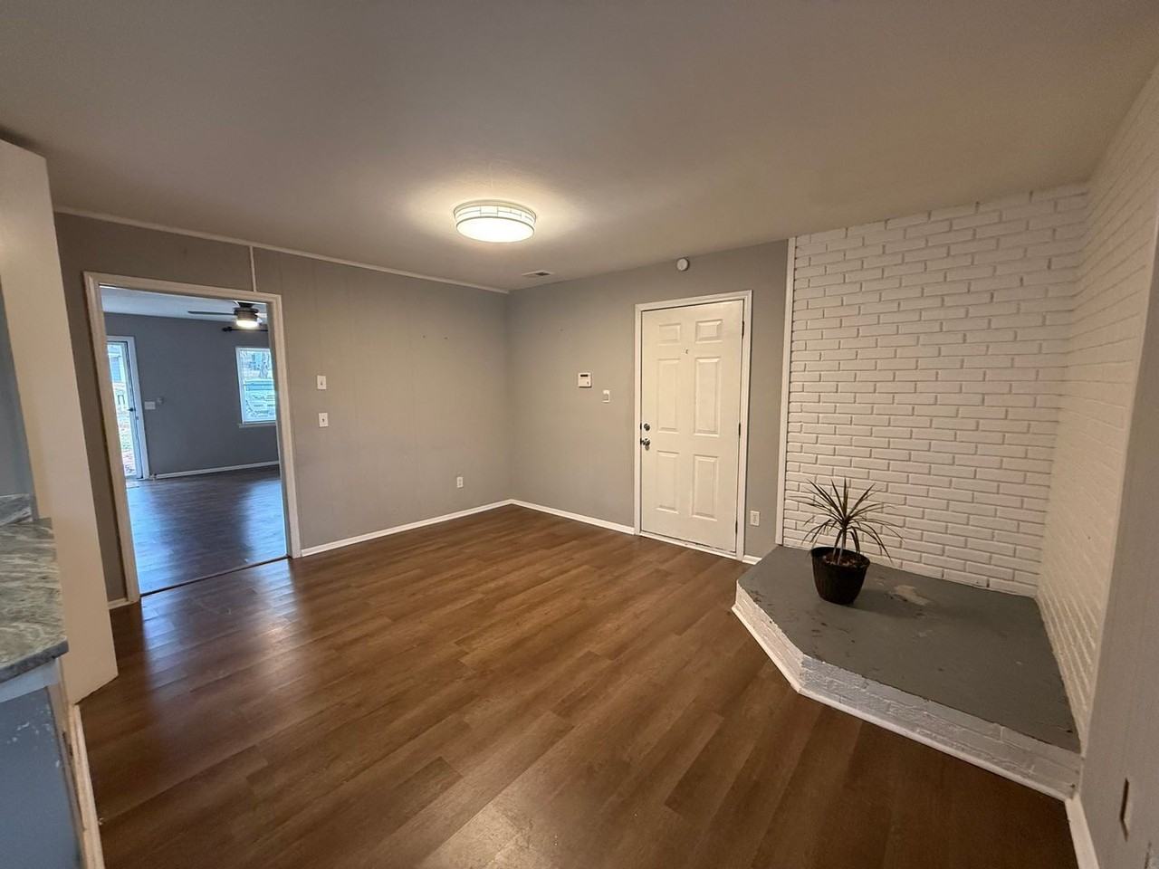 2906 Navajo Ave - Photo 4 of 11