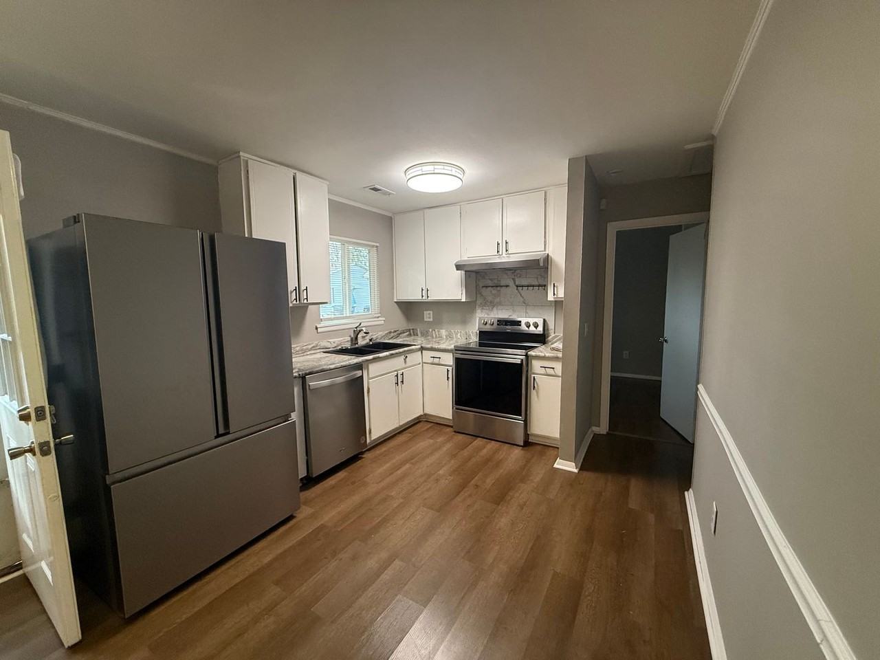 2906 Navajo Ave - Photo 5 of 11