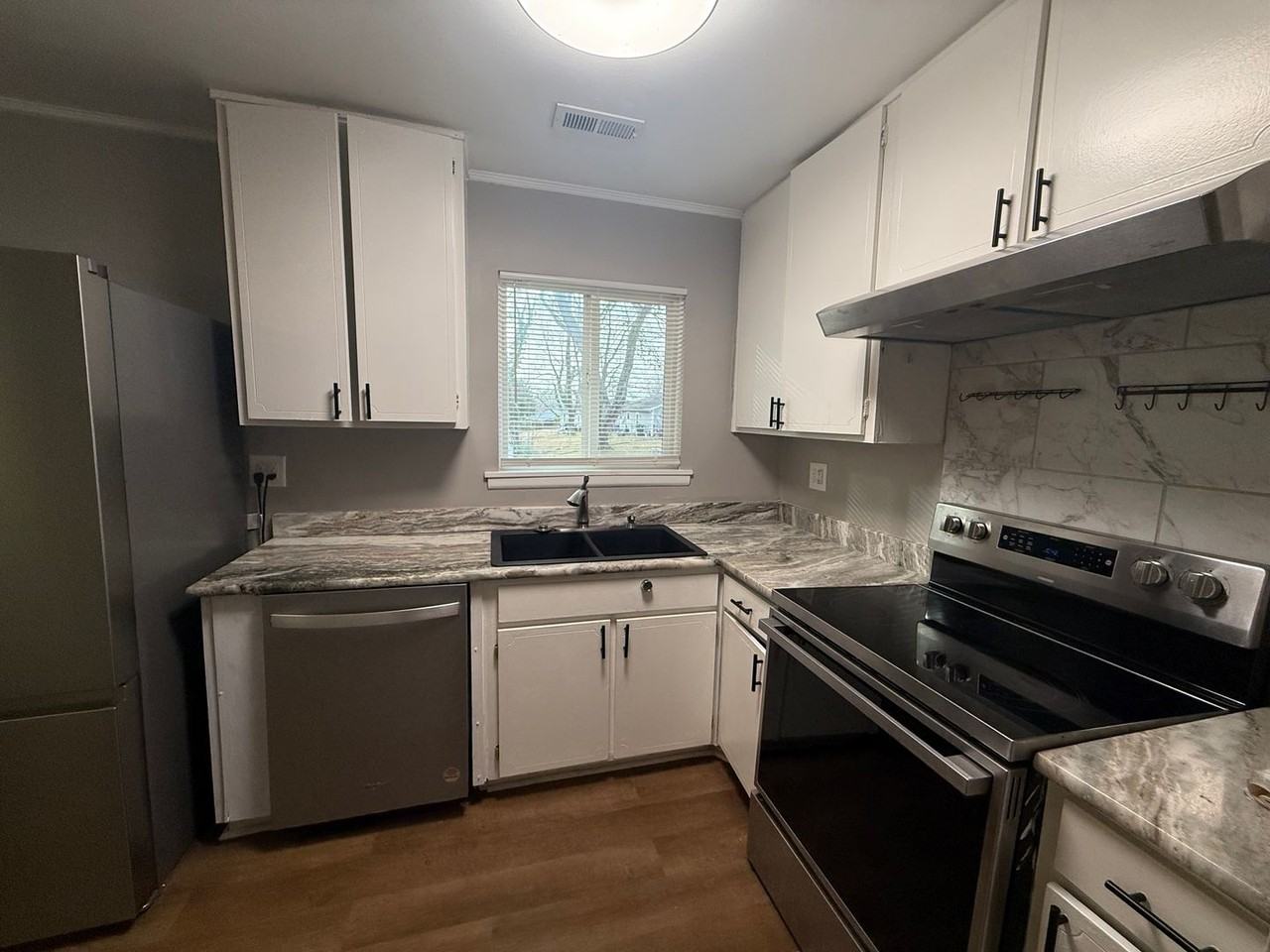 2906 Navajo Ave - Photo 6 of 11