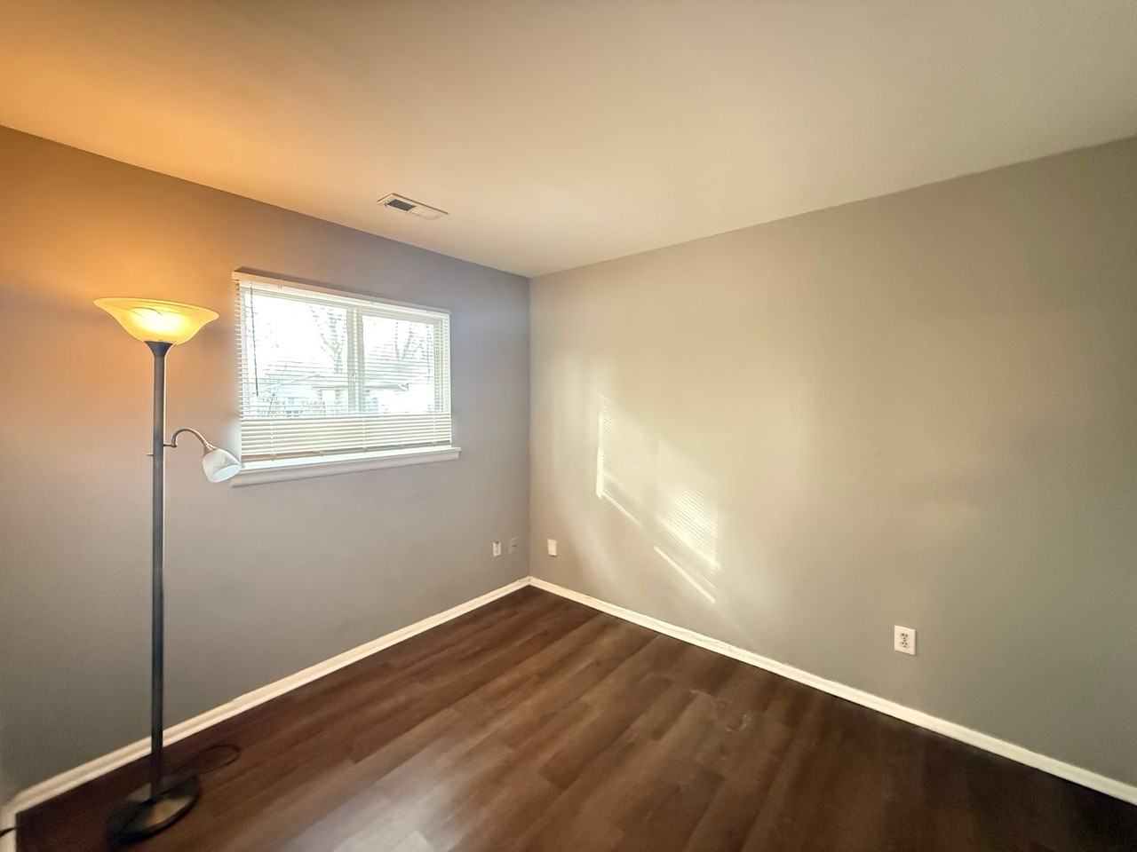 2906 Navajo Ave - Photo 7 of 11