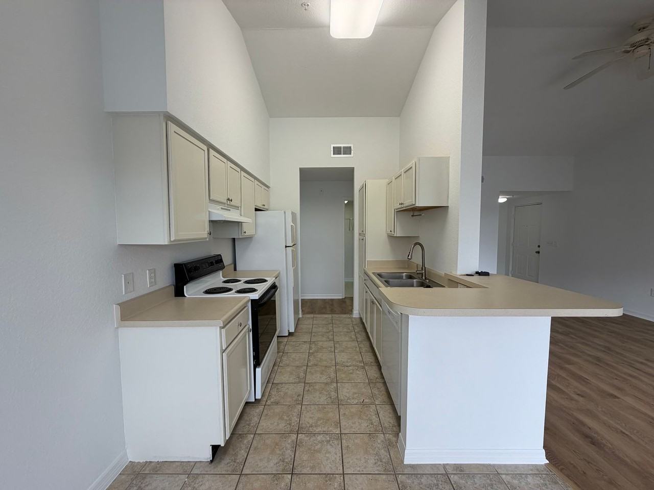 7915 Preserve Cir - Photo 7 of 21