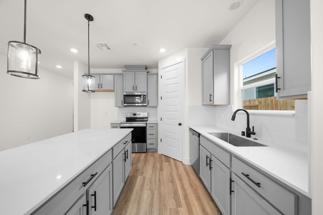 7004 Jewel Cave Ct - Photo 4 of 16