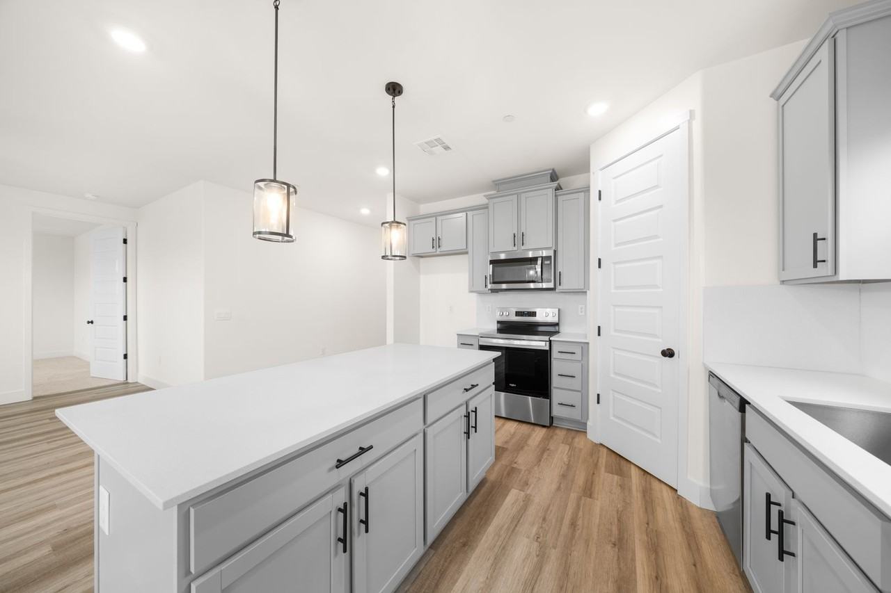 7004 Jewel Cave Ct - Photo 5 of 16