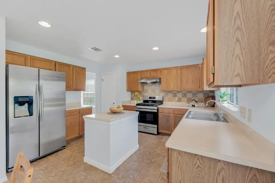 16914 Dorman Drive - Photo 4 of 39