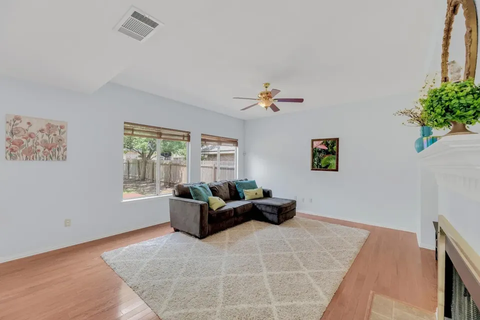 16914 Dorman Drive - Photo 6 of 39