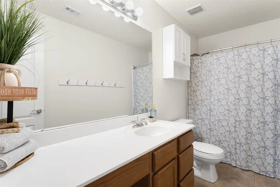 2105 Zeppelin Drive - Photo 7 of 28